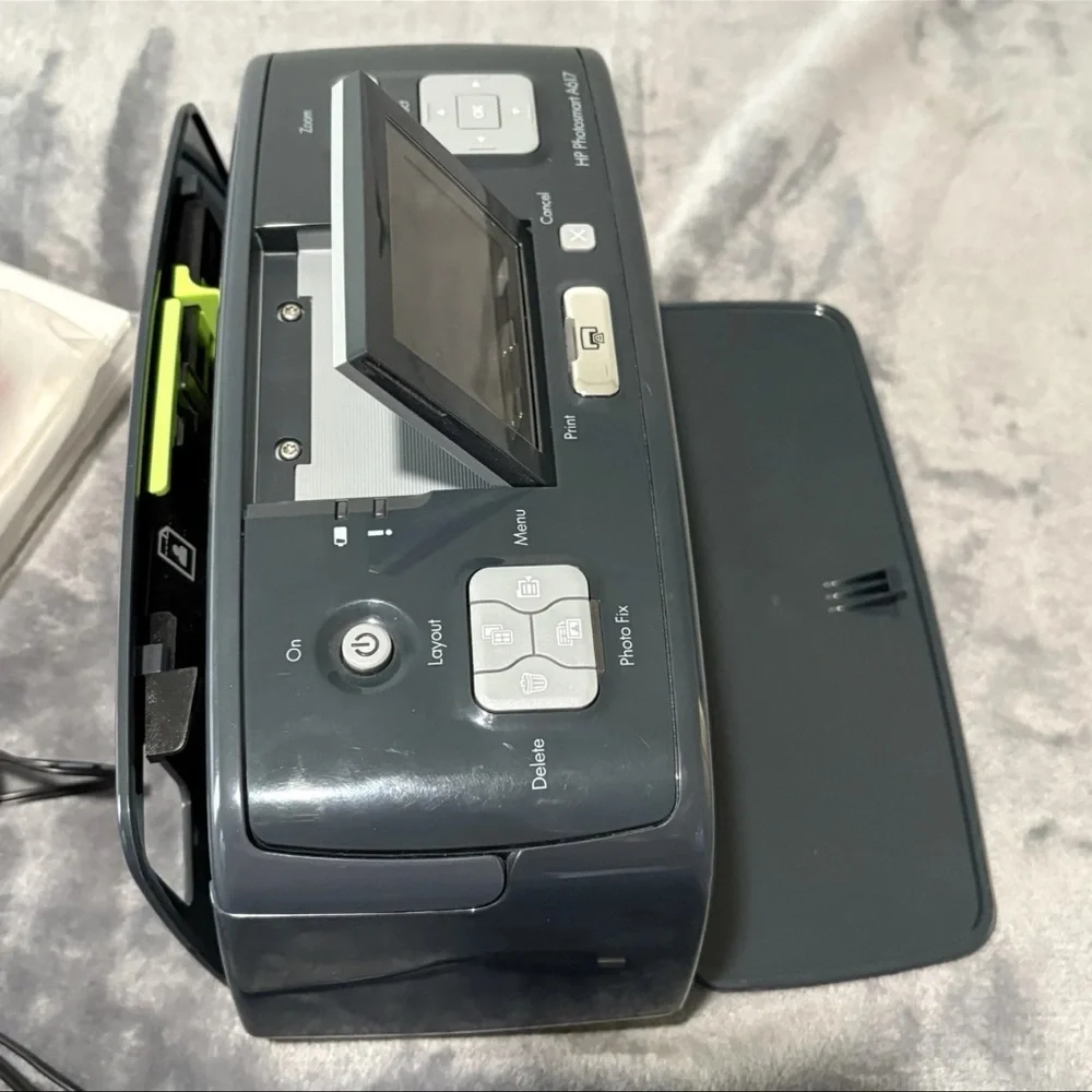HP Photosmart A617 Portable Printer - Black and Gray